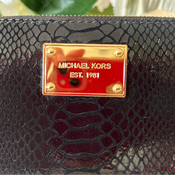 Michael Kors Wallet - Picture 2 of 6